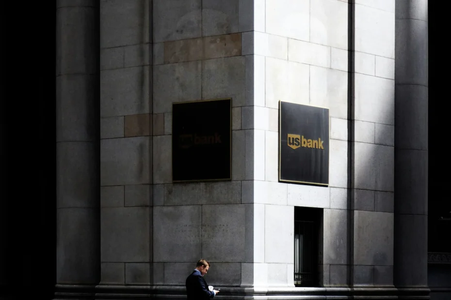 Imagen de una sucursal de U.S. Bank, donde puedes obtener la tarjeta U.S. Bank Altitude Go Visa Signature y aprovechar sus beneficios exclusivos.